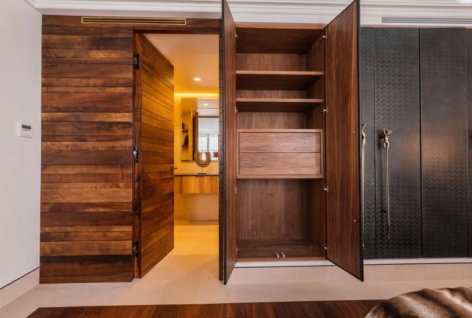 Bright & Modern 4-Bedroom Apartment In The Heart Of Берлин