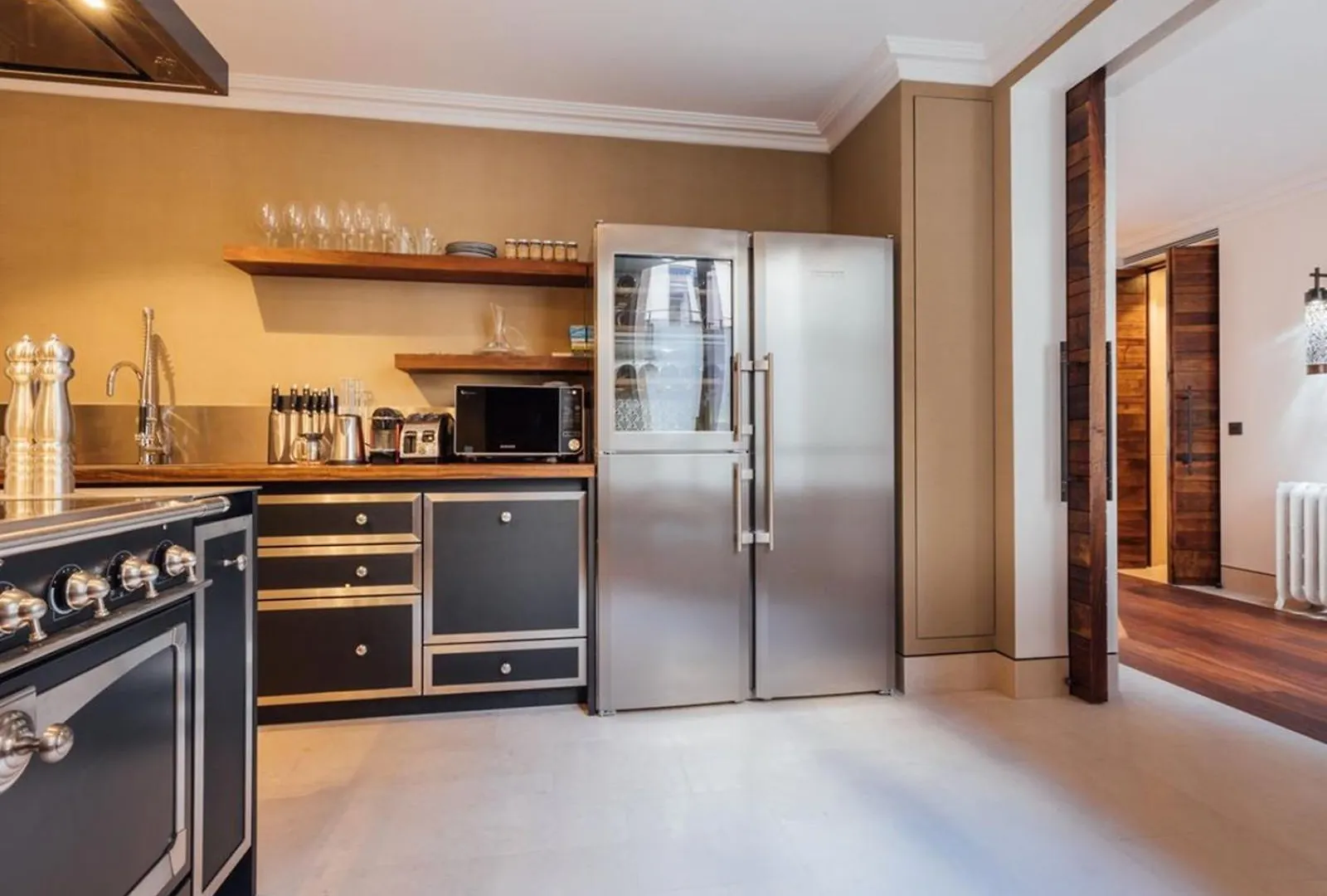 Bright & Modern 4-Bedroom Apartment In The Heart Of Берлин 0*,