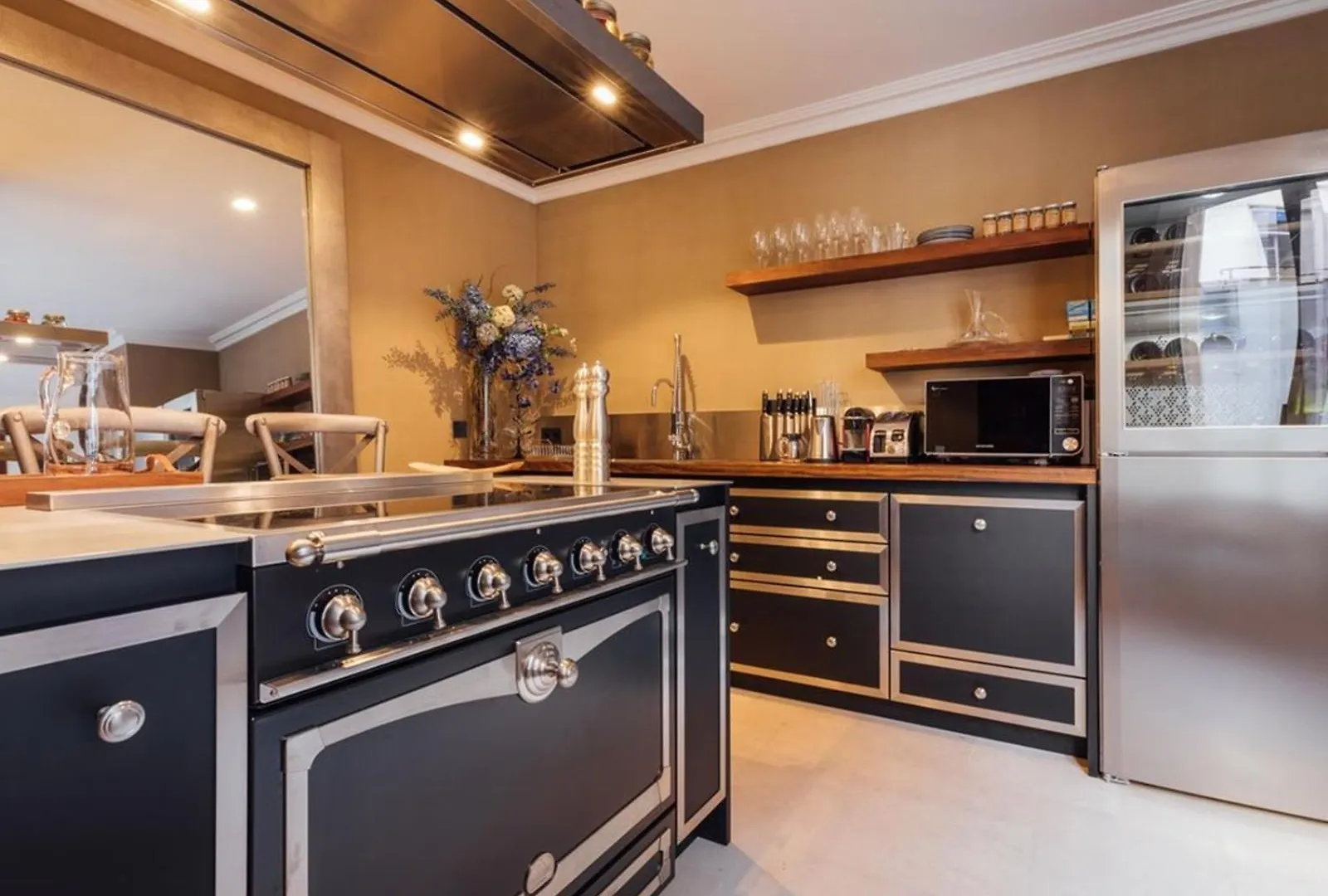 Bright & Modern 4-Bedroom Apartment In The Heart Of Берлин