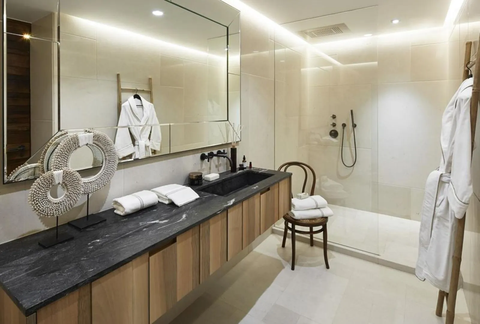 Bright & Modern 4-Bedroom Apartment In The Heart Of Berlin